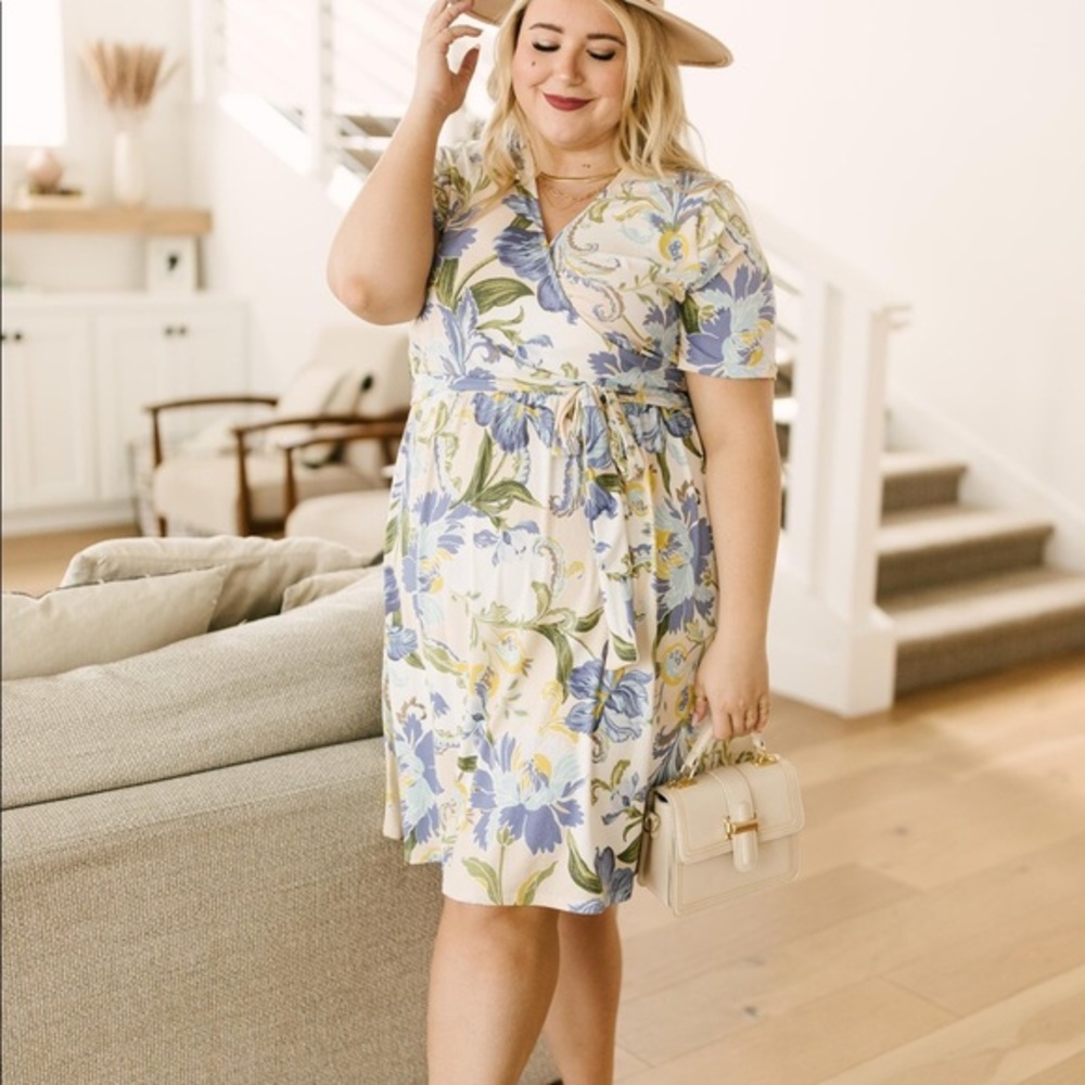 ABSTRACT IRIS PRINT WRAP DRESS - Picture 3 of 5